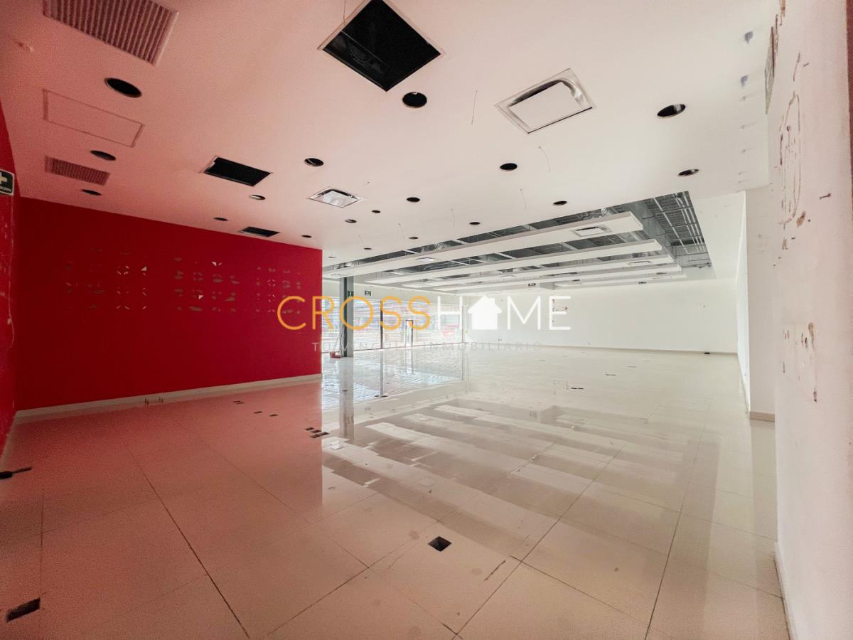 Local en RENTA 304 M2 en Plaza Comercial en el Centro de Queretaro (8)