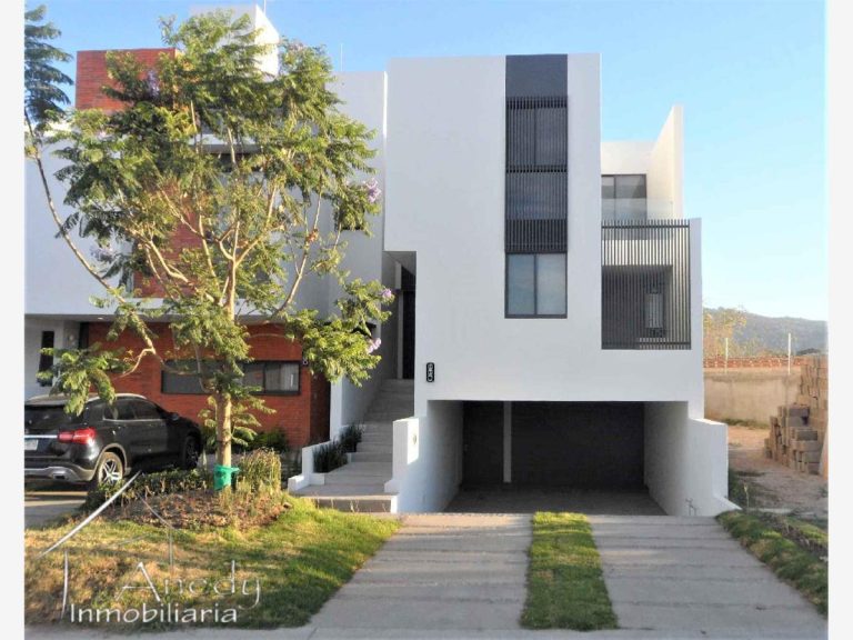Casa en Renta en Jardines de Santa Anita Tlajomulco de Zuñiga Jalisco