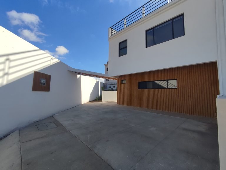 CASA EN RENTA SIN MUEBLES TOTALMENTE NUEVA CON TERRAZA Ensenada, B.C.