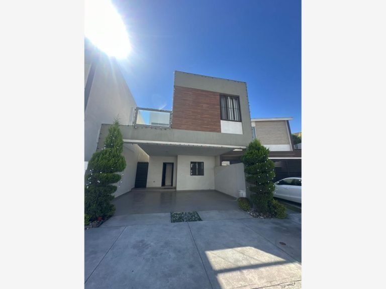 Casa en Renta en Espacio Cumbres Monterrey Nuevo Leon