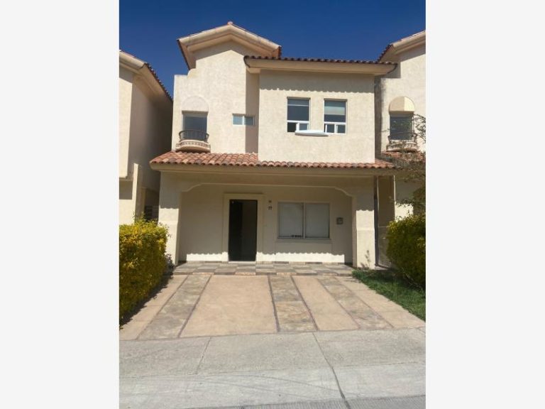 Casa en Renta en Residencial Alta California Tlajomulco Jalisco