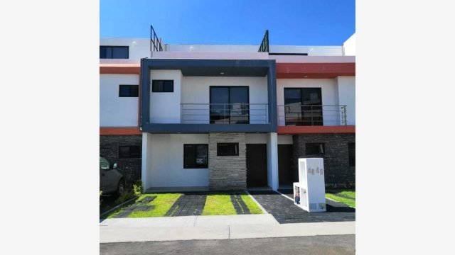 Casa en Renta en Residencial el Refugio Queretaro 3