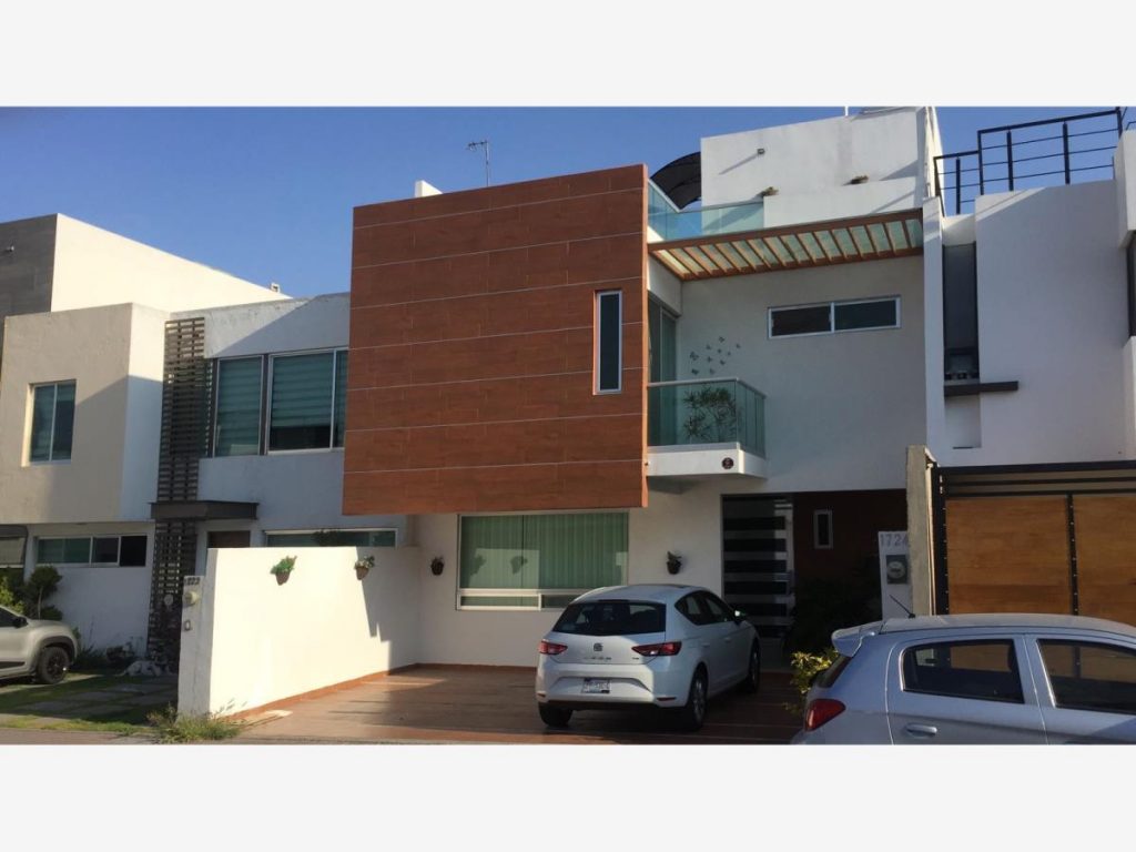 Casa en Venta y Renta en Residencial el Refugio Queretaro Queretaro 1