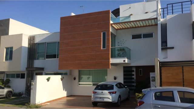 Casa en Venta y Renta en Residencial el Refugio Queretaro Queretaro 1