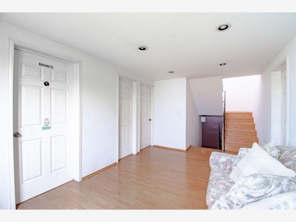 Casa en Venta en Santa Cruz del Monte Naucalpan de Juarez Mexico 11