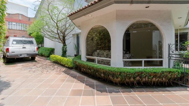 Casa en Venta en Santa Cruz del Monte Naucalpan de Juarez Mexico 2