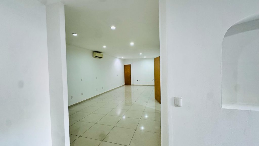 INTERIOR 5