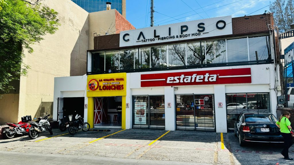 LOC AV VALLARTA