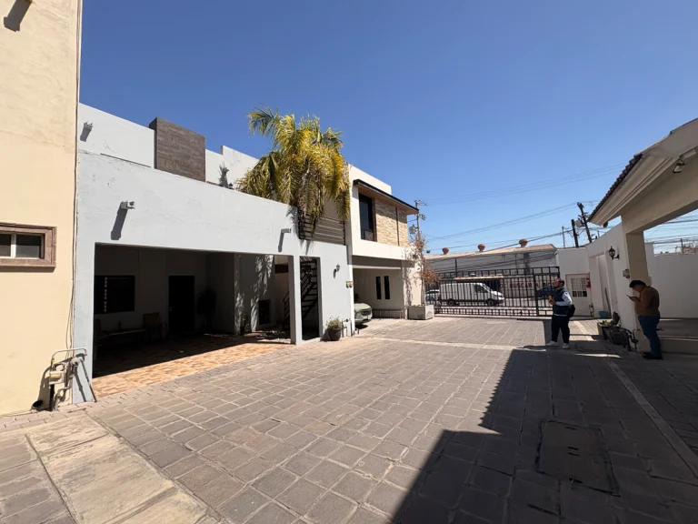 CASA EN VENTA DE 3 RECAMARAS EN CUMBRES 2 SECTOR EN PRIVADA CON VIGILANCIA, MONTERREY NL