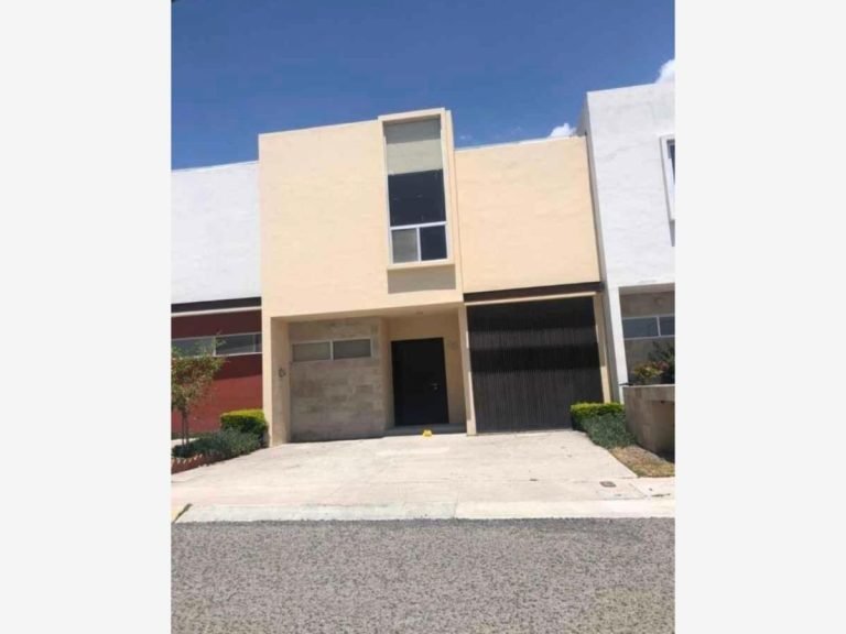 Casa en Condomino en Venta en Altos del Marqués, zona Campanario Querétaro
