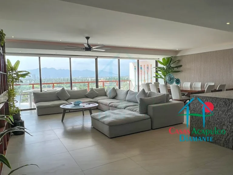 En Venta, Depa de playa con terraza y vista parcial al mar