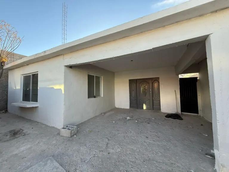 CASA EN VENTA EN HEROES DE LA REVOLUCION CD JUAREZ CHIHUAHUA CERCA DE SMART TRONCOSO, CHIHUAHUA