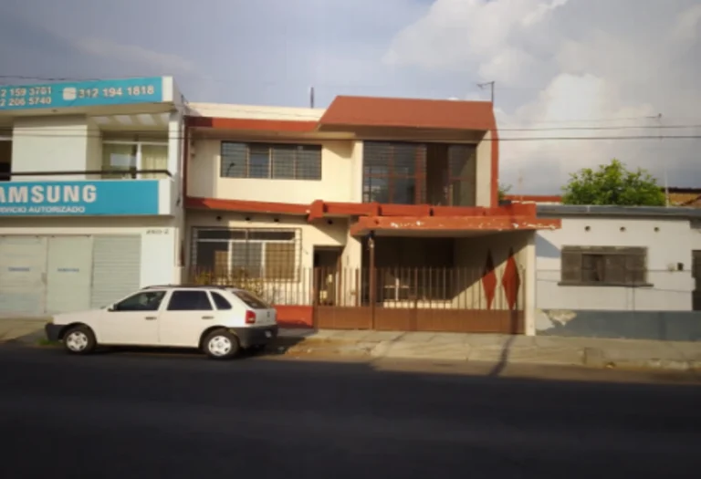 CASA EN VENTA EN MACLOVIO HERRERA, MAGISTERIAL COLIMA