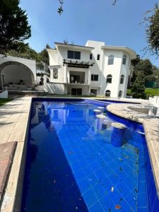 RESIDENCIA DE LUJO RECIÉN REMODELADA EN HACIENDA DE VALLE ESCONDIDO