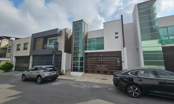 Casa-en-Renta-en-Fracc-Cumbres-Elite-Monterrey-Nuevo-Leon-2