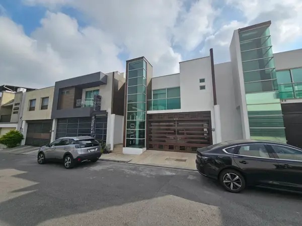 Casa-en-Renta-en-Fracc-Cumbres-Elite-Monterrey-Nuevo-Leon-2