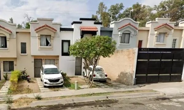EN-REMATE-CASA-en-VENTA-Av.-camino-mozarabe-1307-coyula-45410-coyula-jalisco-mexico-2