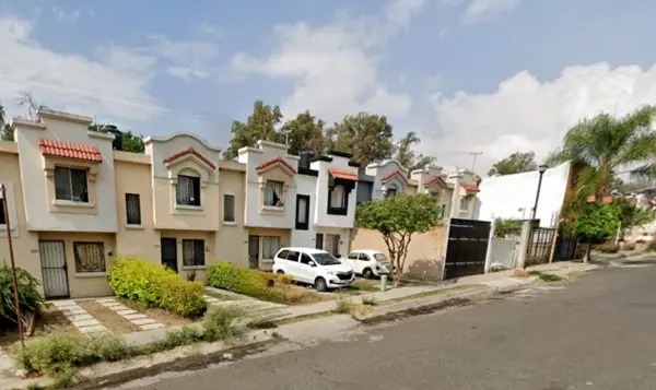 EN-REMATE-CASA-en-VENTA-Av.-camino-mozarabe-1307-coyula-45410-coyula-jalisco-mexico-3