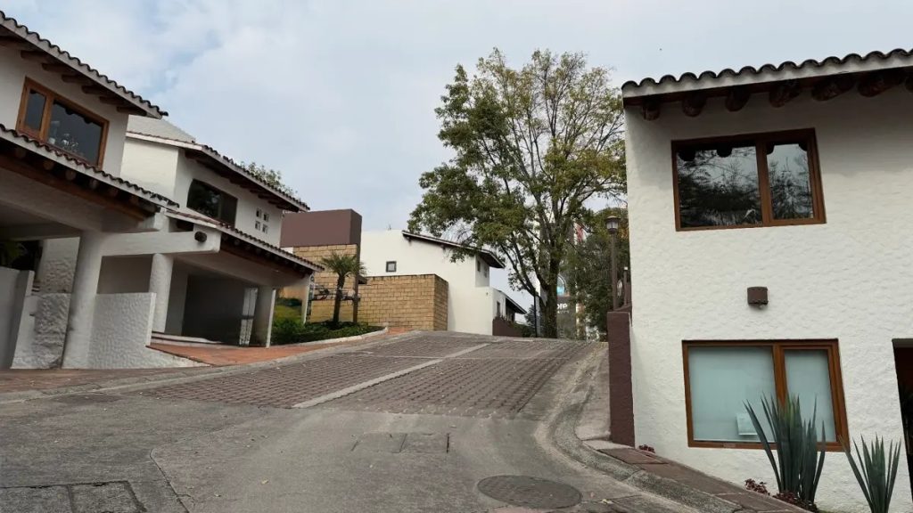 Casa-en-venta-en-Fraccionamiento-cerrado-en-Santa-Fe-Cuajimalpa-CDMX-1