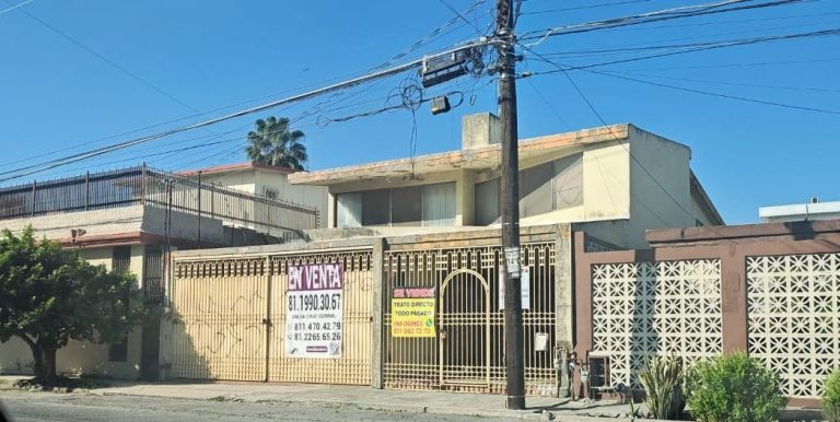 Se Vende Propiedad Para Remodelar en El Mejor Cuadrante de Linda Vista.
