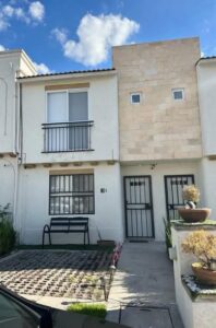 Se RENTA casa ubicada en fraccionamiento Misión del Mayorazgo Queretaro