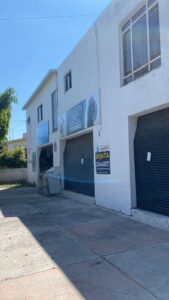 Local en renta $8,000 col. prados tepeyac excelente local en renta con 1/2 baño, ideal para giros de belleza, oficinas, agencias de viajes, florerías, etc. el monto de renta ya incluye agua.