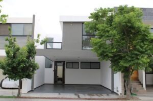 RENTA DE CASA AMUEBLADA EN EL MAYORAZGO RESIDENCIAL Leon Gto.