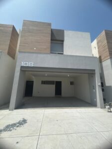 Renta Casa totalmente amueblada, 3 pisos en Monetta Residencial. Casa nueva en Fraccionamiento cerrado con Alberca y casa Club. Monterrey Nl