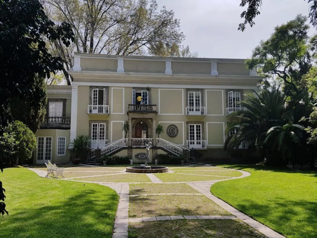 Casa-en-Venta-Coyoacan-a-unas-cuadras-del-centro-de-Coyoacan-3