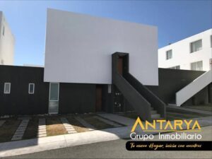SE VENDE AMPLIO TOWNHOUSE DENTRO DE EL MIRADOR El Marques Queretaro