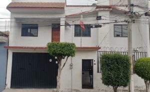Las Águilas Netzahualcóyotl Edomex 3 niveles 7 recámaras