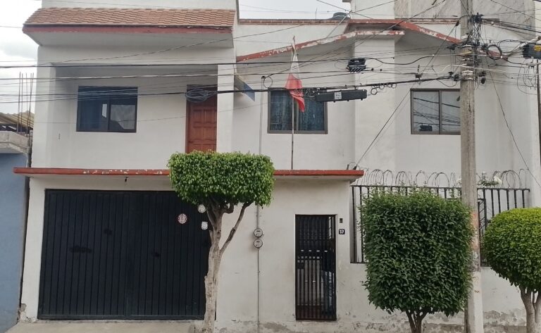Las Águilas Netzahualcóyotl Edomex 3 niveles 7 recámaras