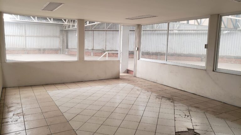 BODEGA SOBRE RECTA CHOLULA ENTRADA Y SALIDA INMEDIATA A PERIFÉRICO ALTAMENTE COMERCIAL 2064 M2 $31,134,015.
