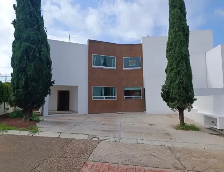 Casa en Cipreses (zona vista real) Queretaro