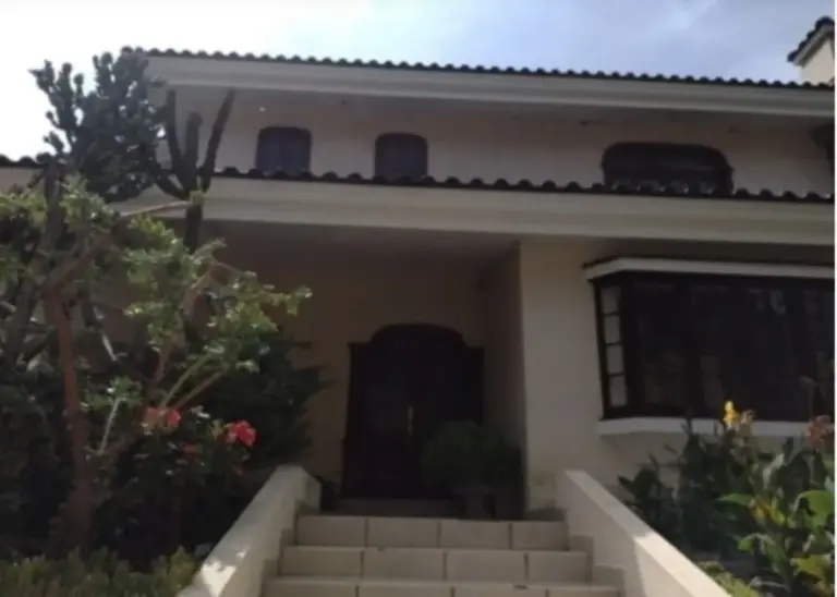 OPORTUNIDAD, GRANDE CASA en VENTA, de 1500 M2, Casa en remate con 5 recámaras y amplio terreno en Zapotlán El Grande Jalisco