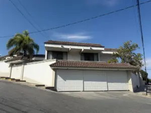EN VENTA RESIDENCIA en esquina con casa de huéspedes, Col. Guadalupe Coahuila