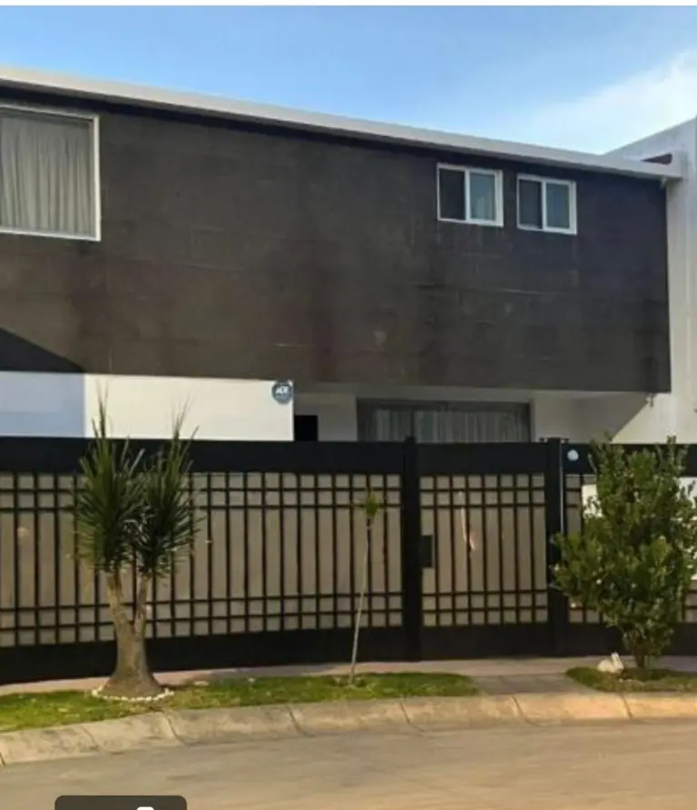 Casa en Venta en Lomas Verdes, Naucalpan de Juárez – Amplia Residencia con Garage y Seguridad
