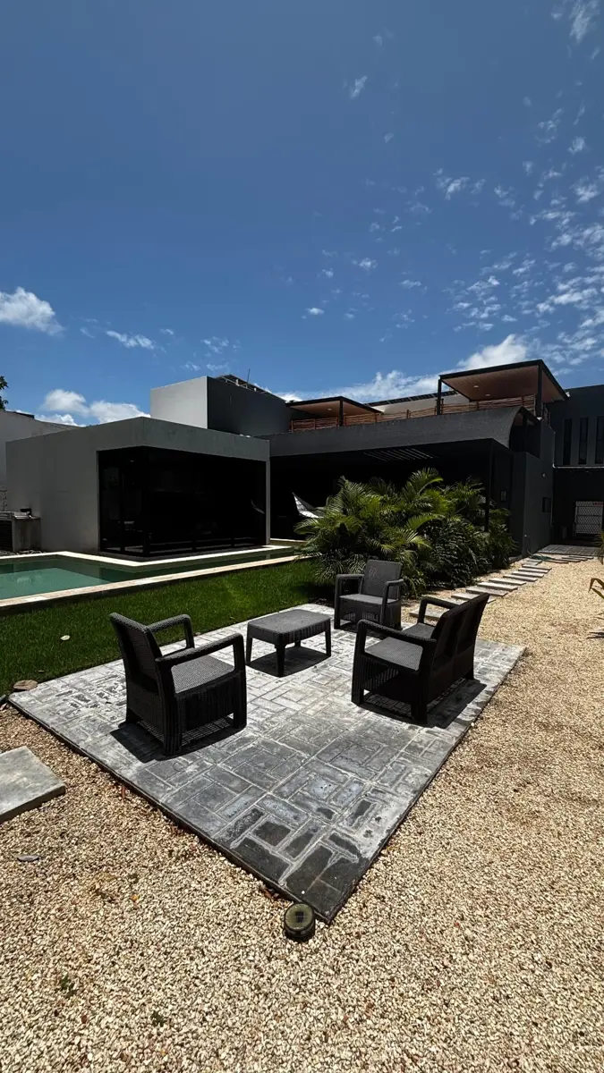 Casa Amueblada en Renta en Norte Mérida, Komchén, 5 Recamaras gran terreno de 1,000 M2