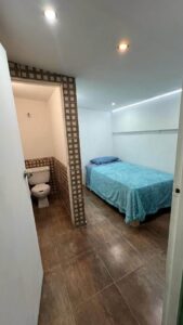 SE RENTAN 2 HABITACIONES PRIVADAS PARA MUJERES EN DEPARTAMENTO EQUIPADO