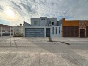 SE VENDE BONITA Y AMPLIA CASA EN TALA, JALISCO.