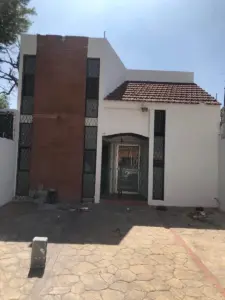Casa en Venta con 2 Rec con uso de suelo Comercial o Residencial en Centro de Monterrey NL