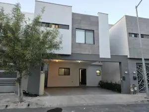 Casa en Venta en Privada Cumbres, Monterrey, Nuevo León
