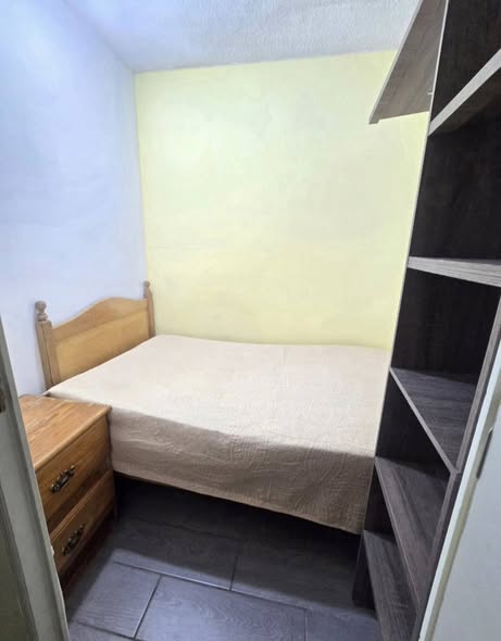 Se RENTA habitación PEQUEÑA INDIVIDUAL para MUJER en CASA de ROOMIES